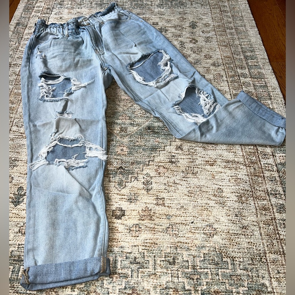 Paperbag waist destroyed mom jeans